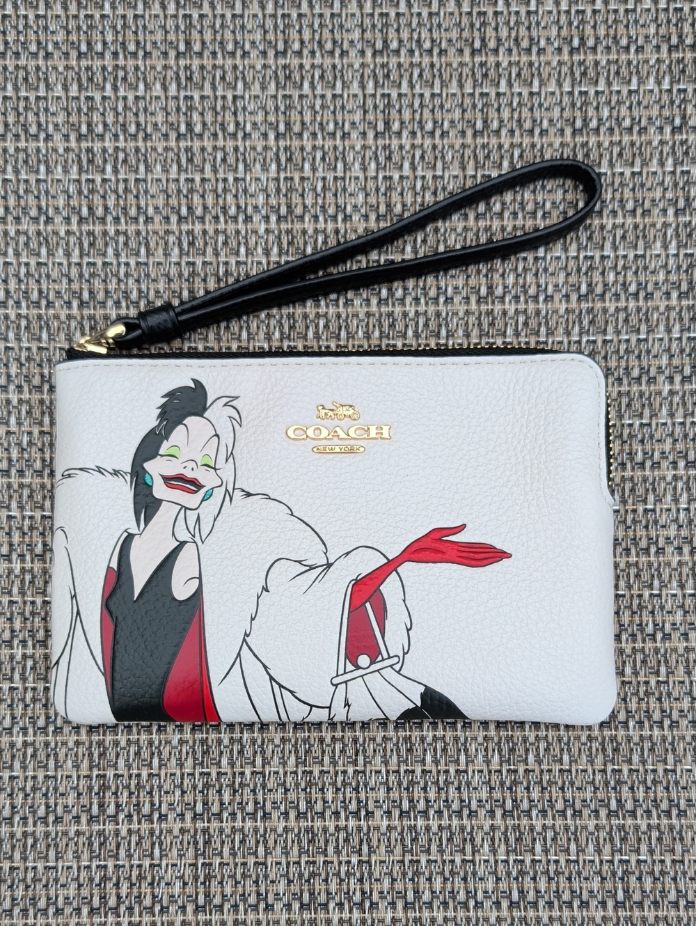 Coach X Disney "Cruella Deville" Corner Zip Wristlet (CC334) EUC